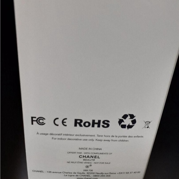 Chanel Beauty Limited Edition 2023  Christmas LED Light Illumination Holiday - Picture 9 of 10